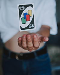 La règle du plus 4 du UNO enfin dévoilée La redoutable règle de la carte plus 4 du UNO